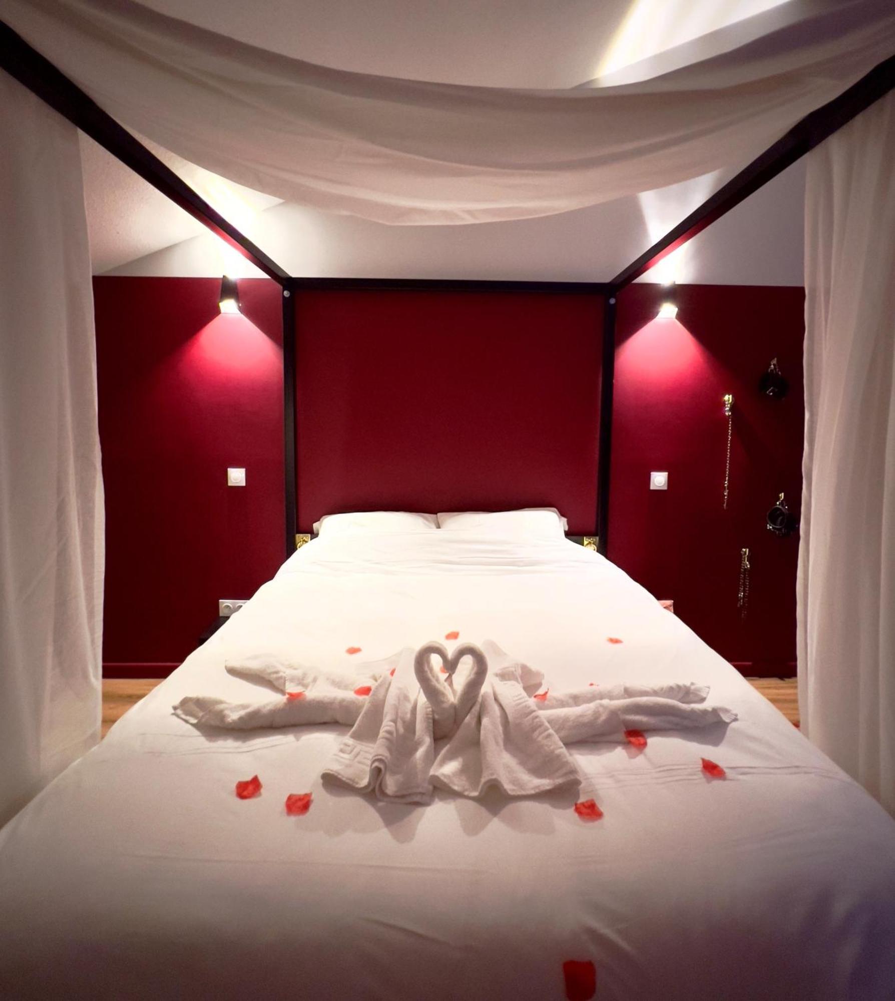 50 Nuances D'Amour - Jacuzzi / Massage / Cinema Moirans Extérieur photo