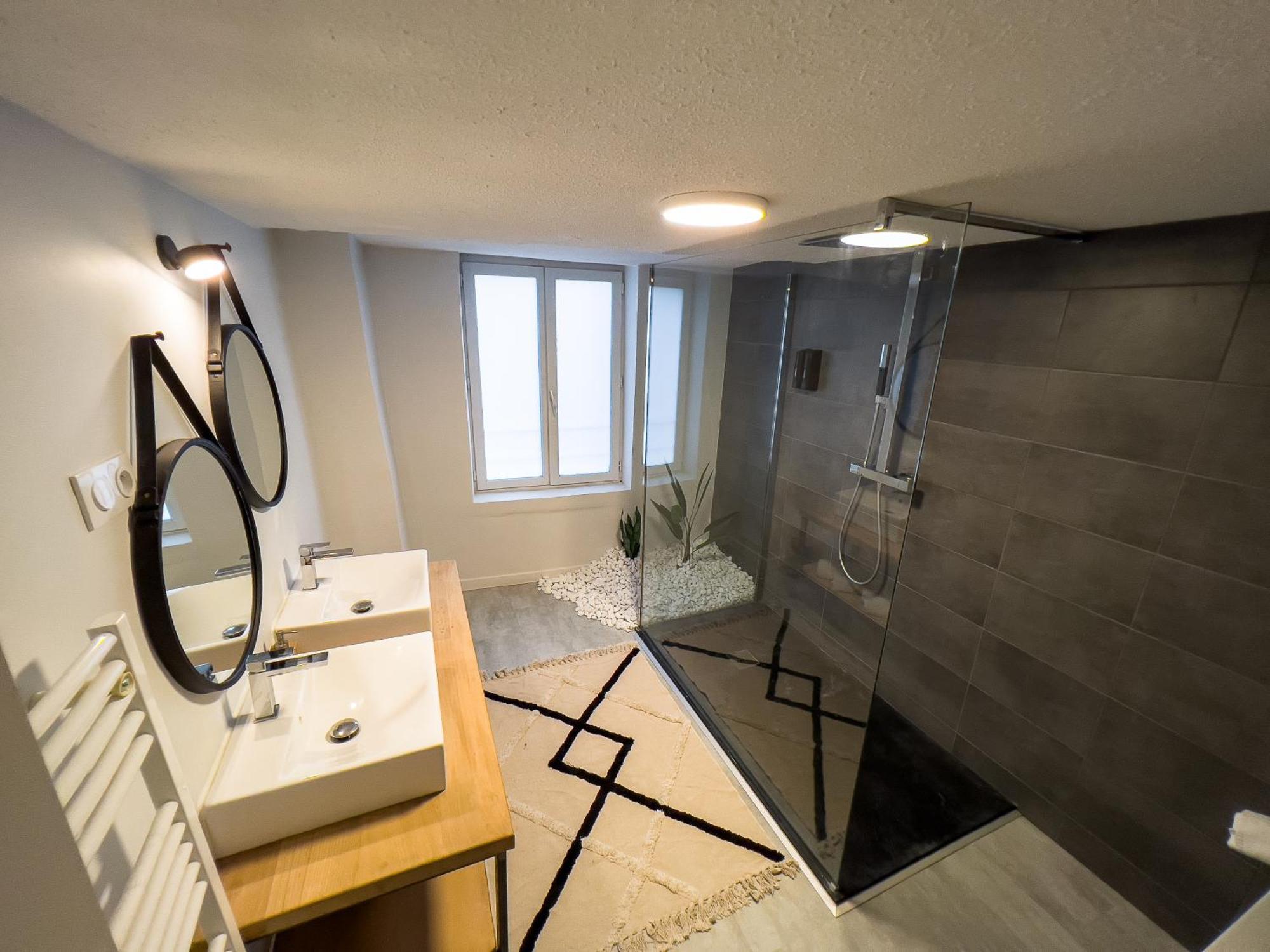 50 Nuances D'Amour - Jacuzzi / Massage / Cinema Moirans Extérieur photo