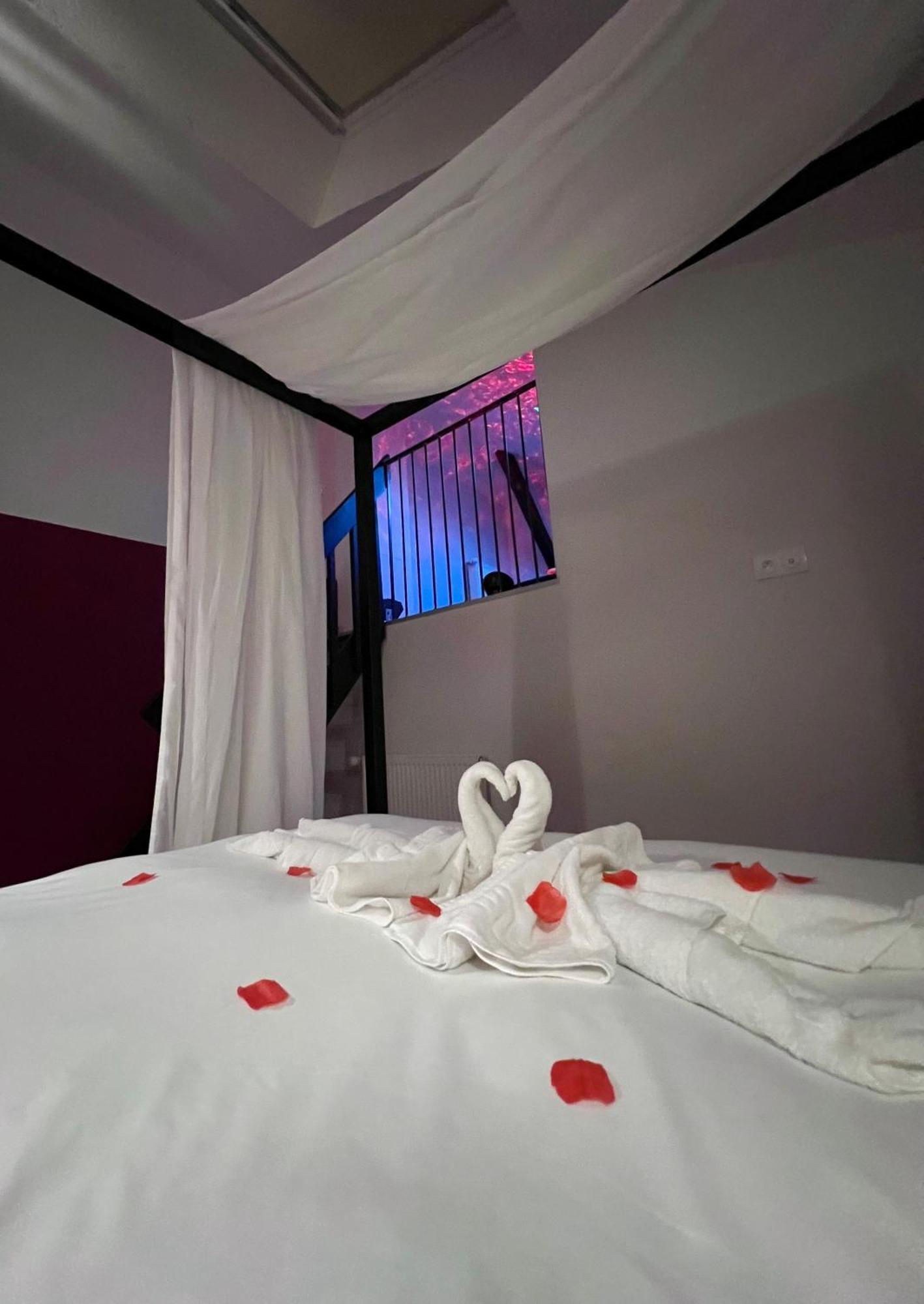 50 Nuances D'Amour - Jacuzzi / Massage / Cinema Moirans Extérieur photo