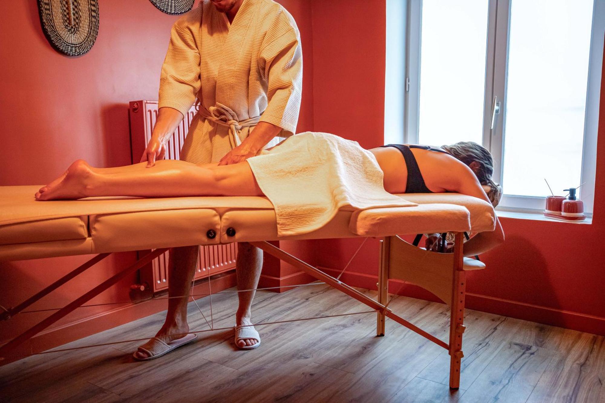 50 Nuances D'Amour - Jacuzzi / Massage / Cinema Moirans Extérieur photo