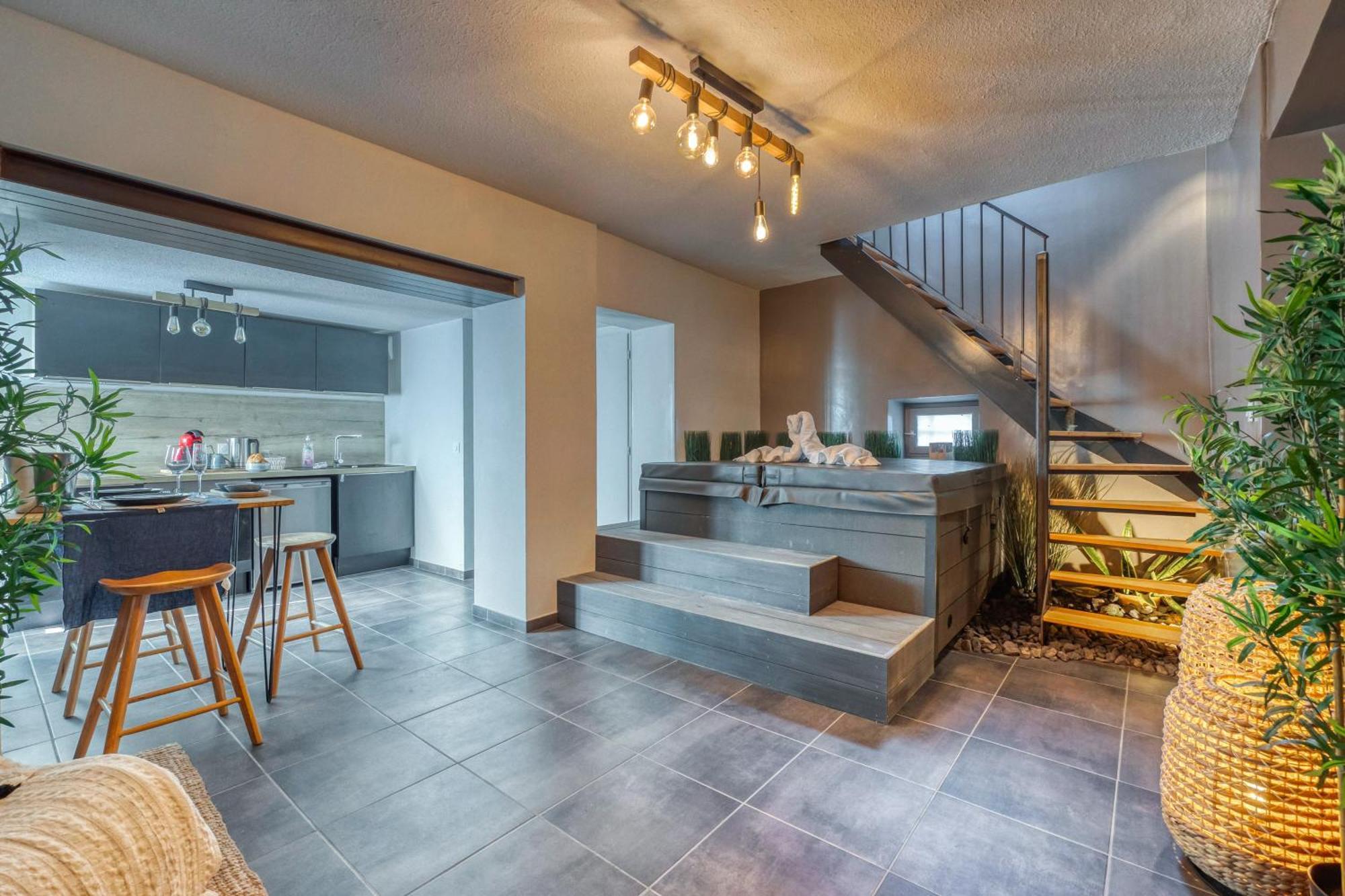 50 Nuances D'Amour - Jacuzzi / Massage / Cinema Moirans Extérieur photo