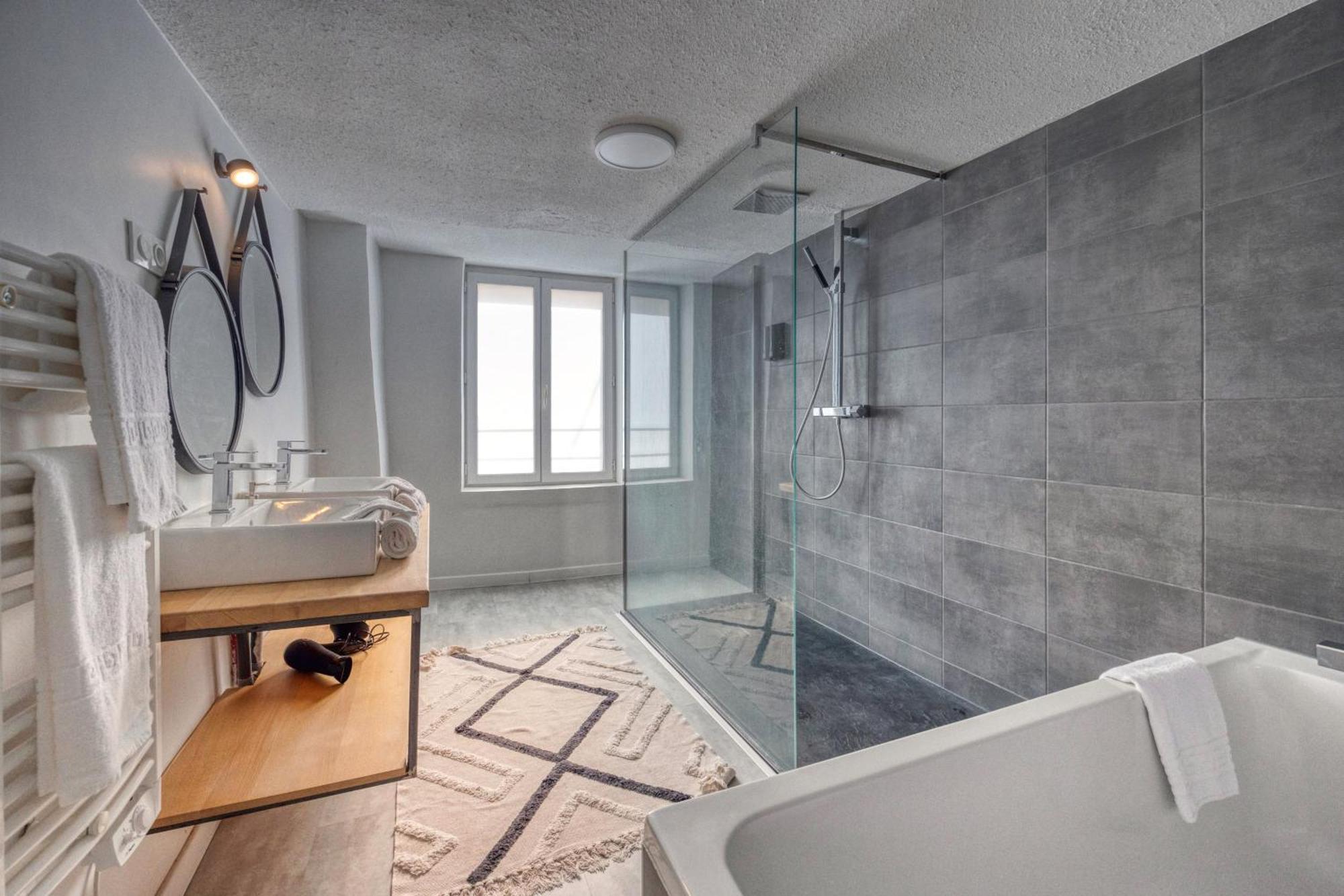 50 Nuances D'Amour - Jacuzzi / Massage / Cinema Moirans Extérieur photo